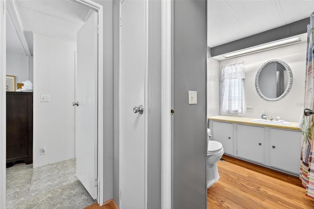 На продажу: $113,000 (2 спален, 2 ванн, 1056 Квадратных фут)