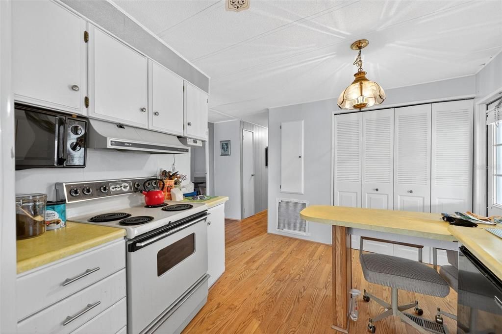 На продажу: $113,000 (2 спален, 2 ванн, 1056 Квадратных фут)