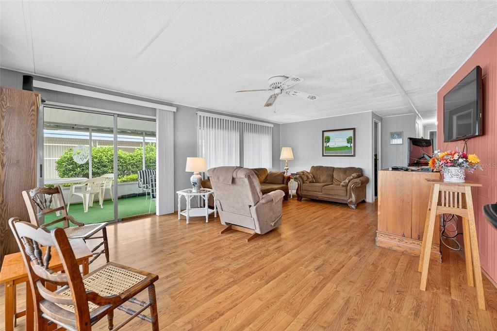 На продажу: $113,000 (2 спален, 2 ванн, 1056 Квадратных фут)