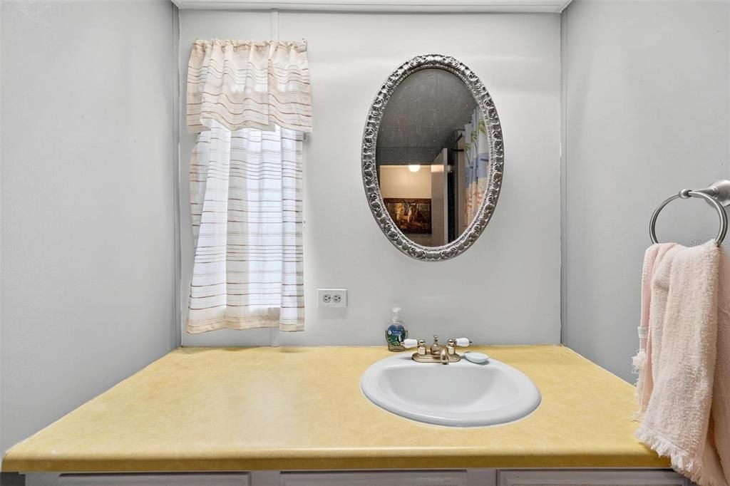 На продажу: $113,000 (2 спален, 2 ванн, 1056 Квадратных фут)