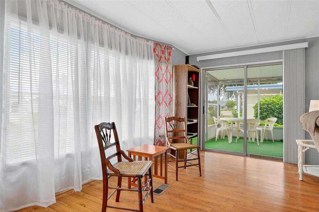 На продажу: $113,000 (2 спален, 2 ванн, 1056 Квадратных фут)