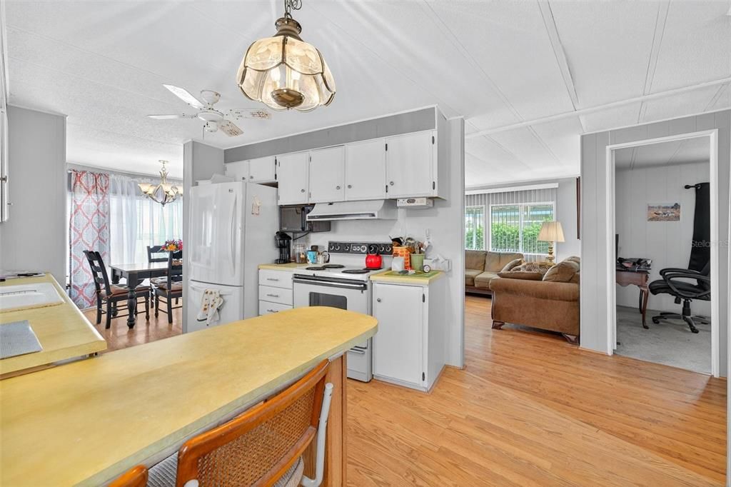 На продажу: $113,000 (2 спален, 2 ванн, 1056 Квадратных фут)