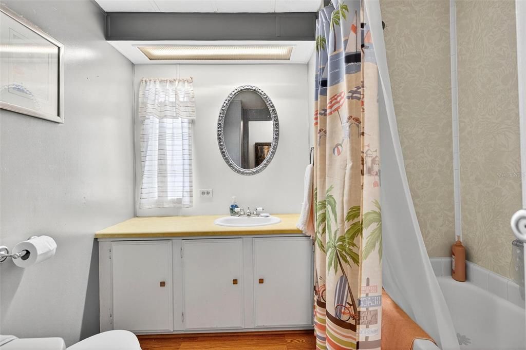 На продажу: $113,000 (2 спален, 2 ванн, 1056 Квадратных фут)