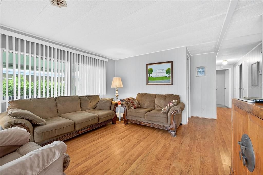 На продажу: $113,000 (2 спален, 2 ванн, 1056 Квадратных фут)