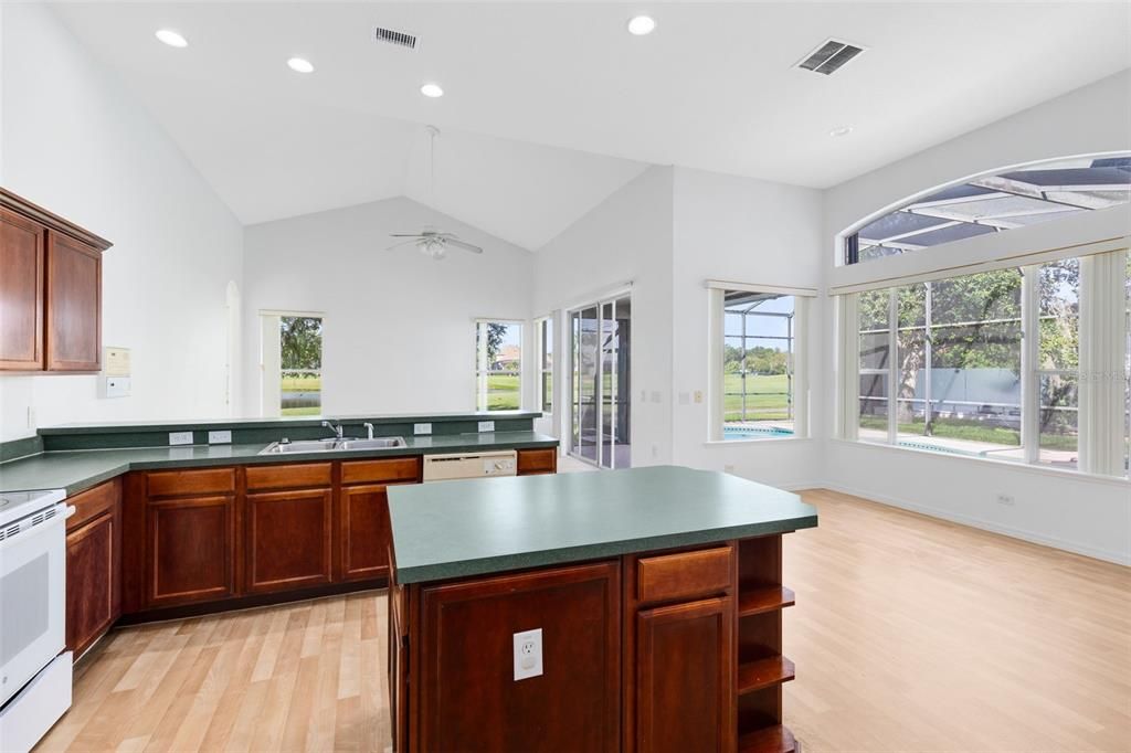 待售: $549,900 (5 贝兹, 3 浴室, 3009 平方英尺)