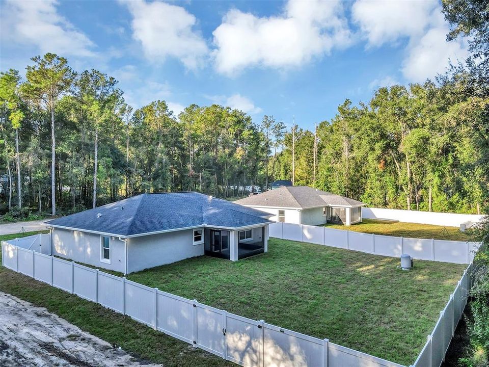 合同活跃: $274,900 (3 贝兹, 2 浴室, 1439 平方英尺)