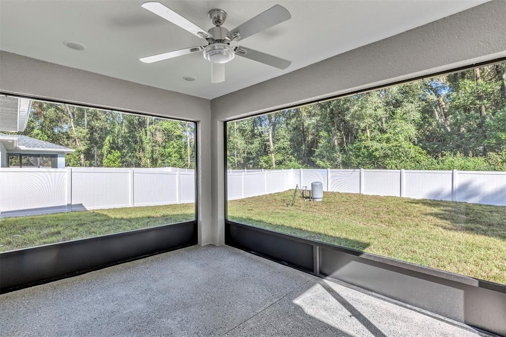 合同活跃: $274,900 (3 贝兹, 2 浴室, 1439 平方英尺)