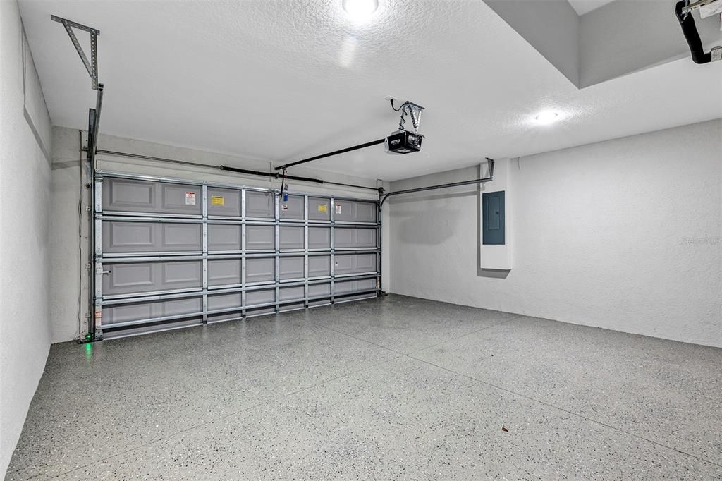 合同活跃: $274,900 (3 贝兹, 2 浴室, 1439 平方英尺)