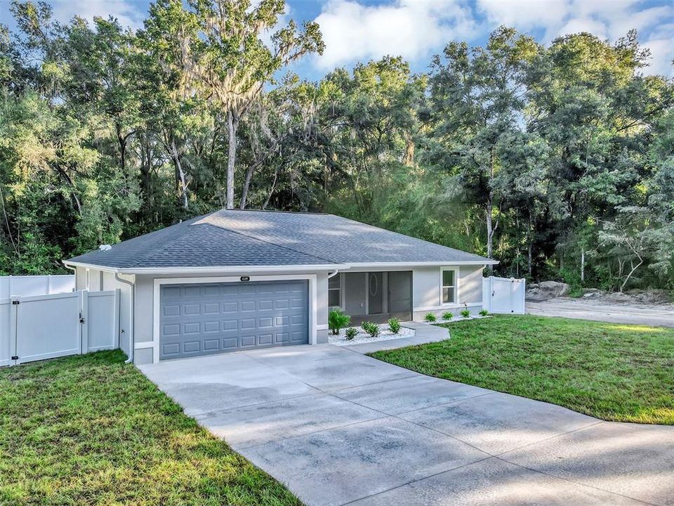 合同活跃: $274,900 (3 贝兹, 2 浴室, 1439 平方英尺)