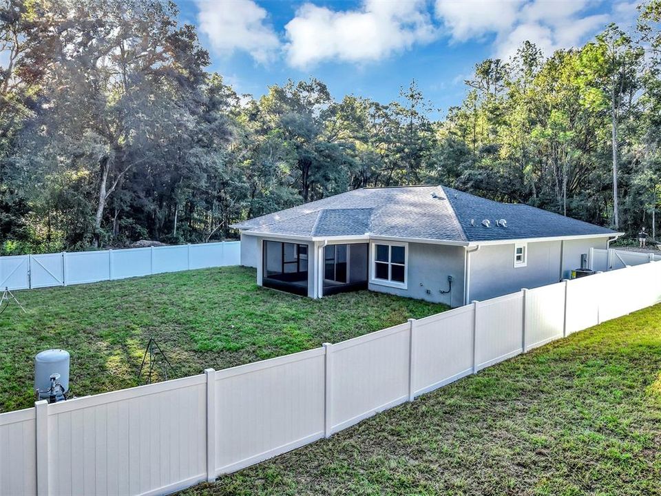 合同活跃: $274,900 (3 贝兹, 2 浴室, 1439 平方英尺)