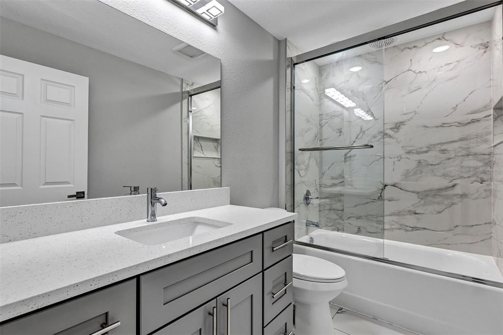 合同活跃: $274,900 (3 贝兹, 2 浴室, 1439 平方英尺)