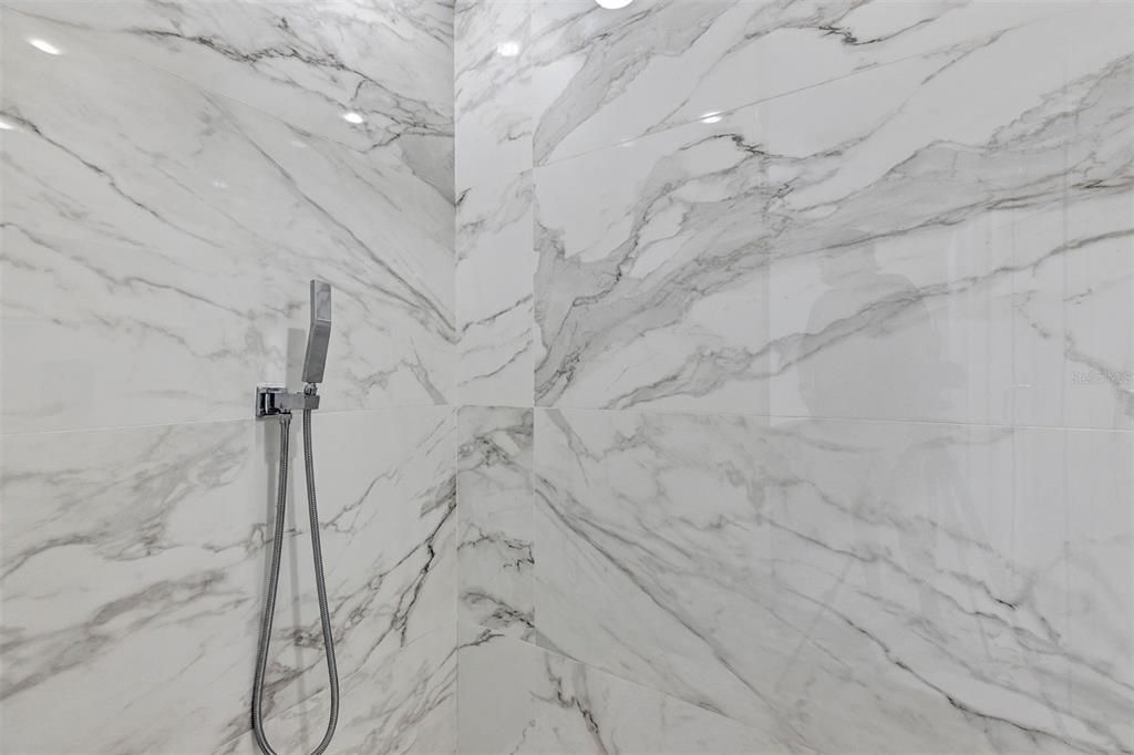 合同活跃: $274,900 (3 贝兹, 2 浴室, 1439 平方英尺)