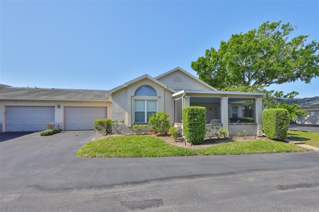 合同活跃: $2,000 (2 贝兹, 2 浴室, 1304 平方英尺)