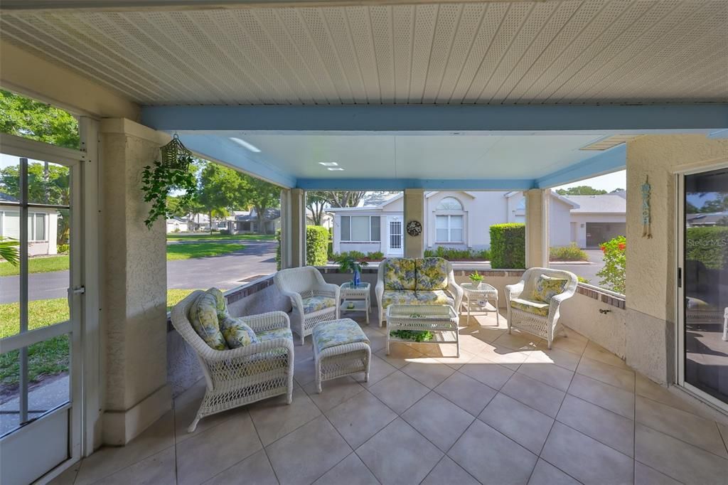 合同活跃: $2,000 (2 贝兹, 2 浴室, 1304 平方英尺)