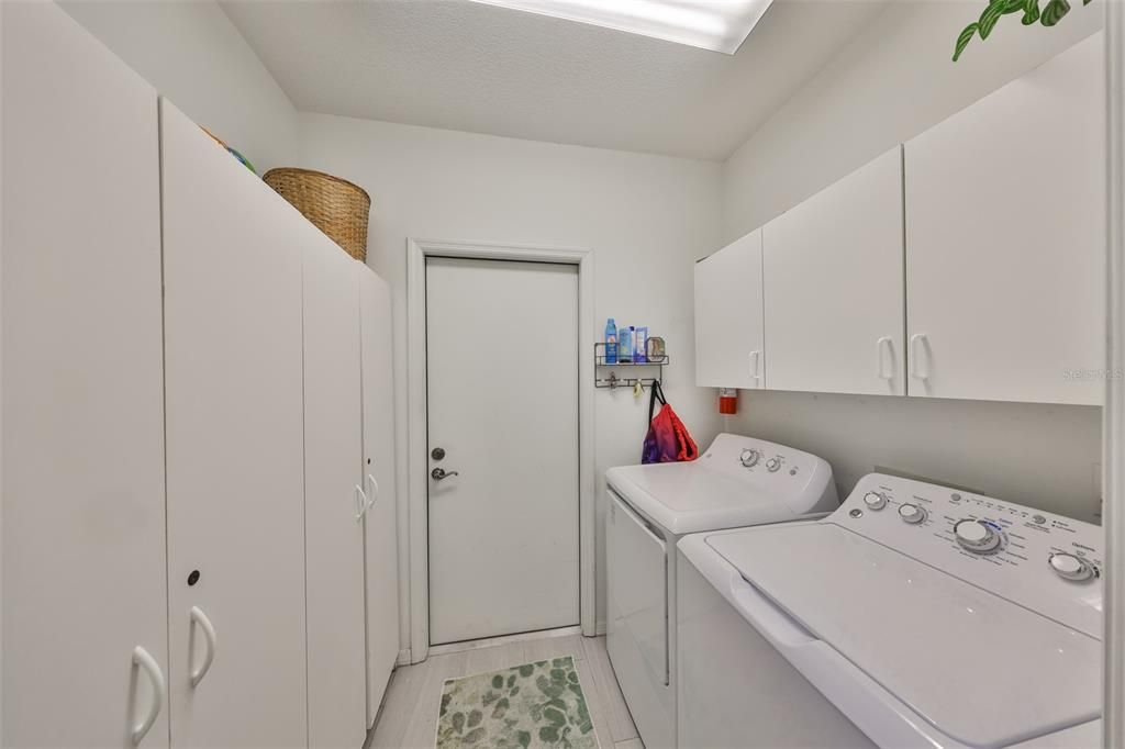 合同活跃: $2,000 (2 贝兹, 2 浴室, 1304 平方英尺)