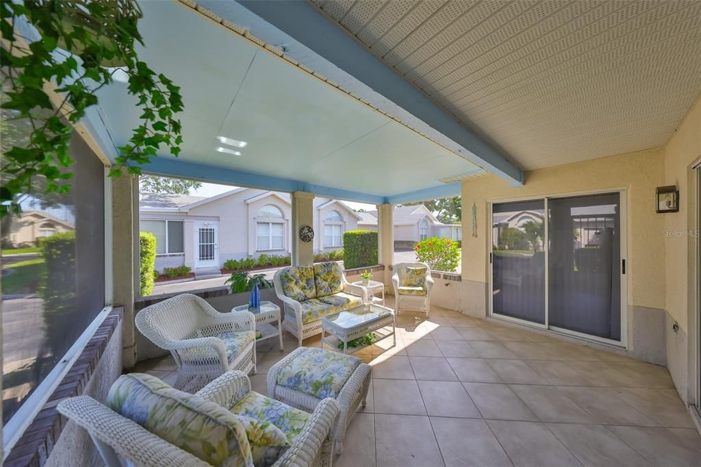 合同活跃: $2,000 (2 贝兹, 2 浴室, 1304 平方英尺)