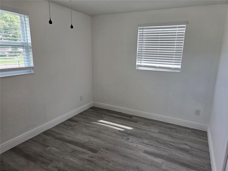 Active With Contract: $1,725 (2 beds, 2 baths, 1117 Square Feet)