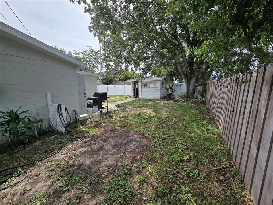 Active With Contract: $1,725 (2 beds, 2 baths, 1117 Square Feet)