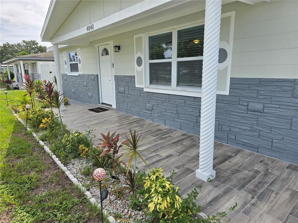 Active With Contract: $1,725 (2 beds, 2 baths, 1117 Square Feet)