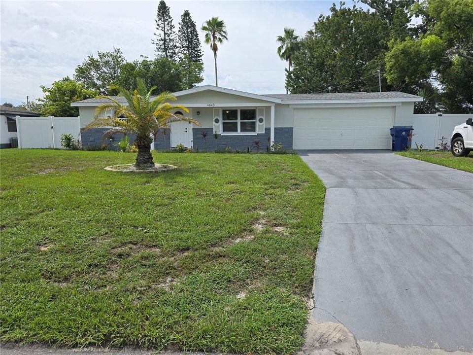 Active With Contract: $1,725 (2 beds, 2 baths, 1117 Square Feet)