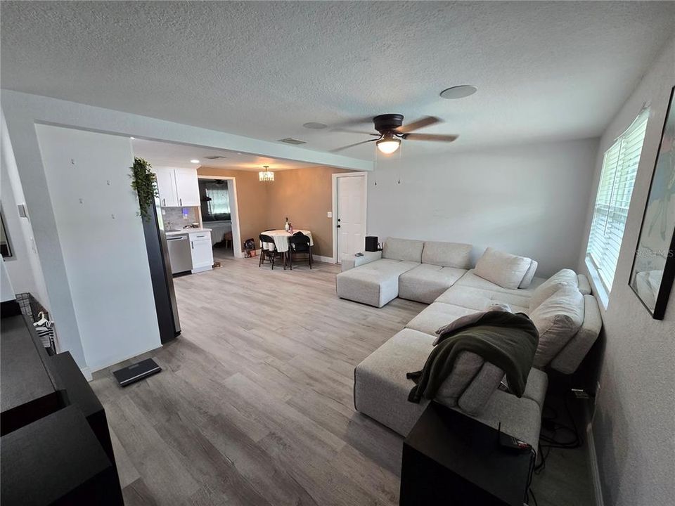 Active With Contract: $1,725 (2 beds, 2 baths, 1117 Square Feet)