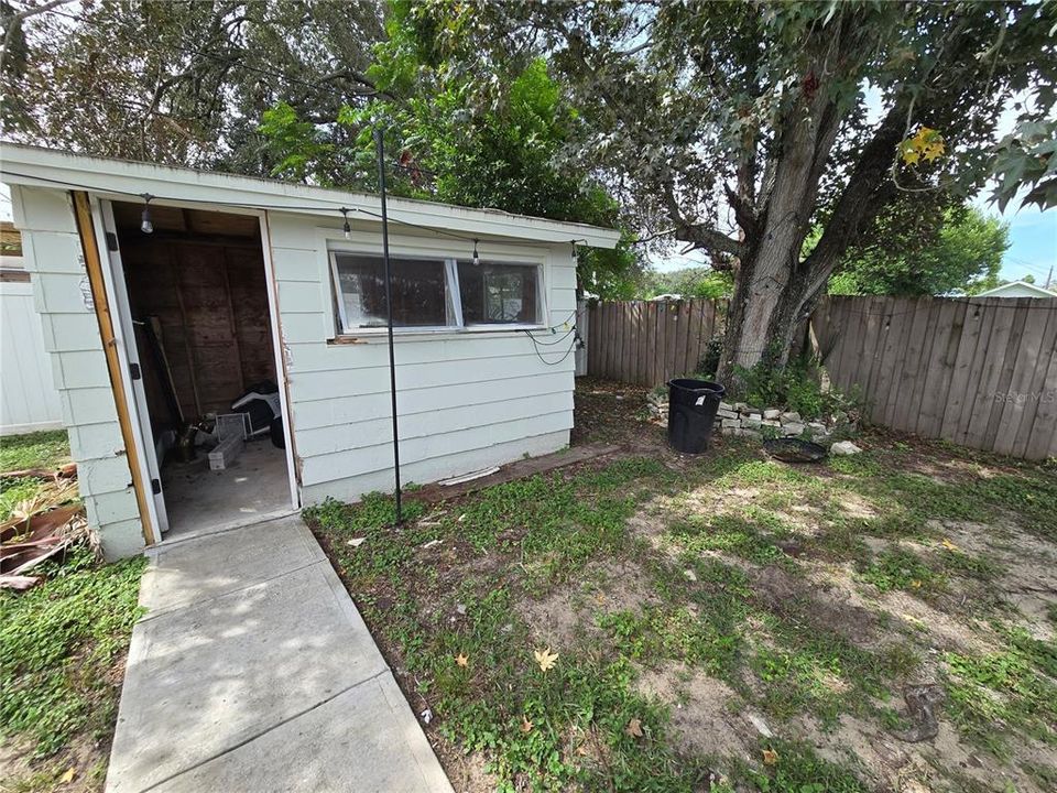 Active With Contract: $1,725 (2 beds, 2 baths, 1117 Square Feet)