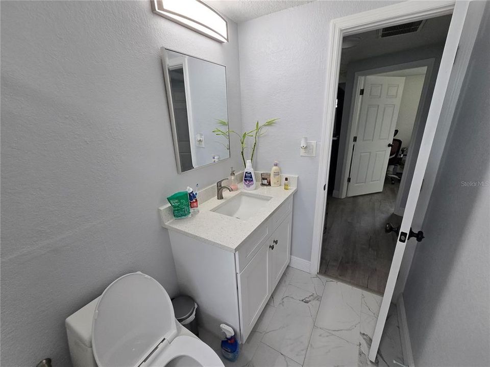 Active With Contract: $1,725 (2 beds, 2 baths, 1117 Square Feet)