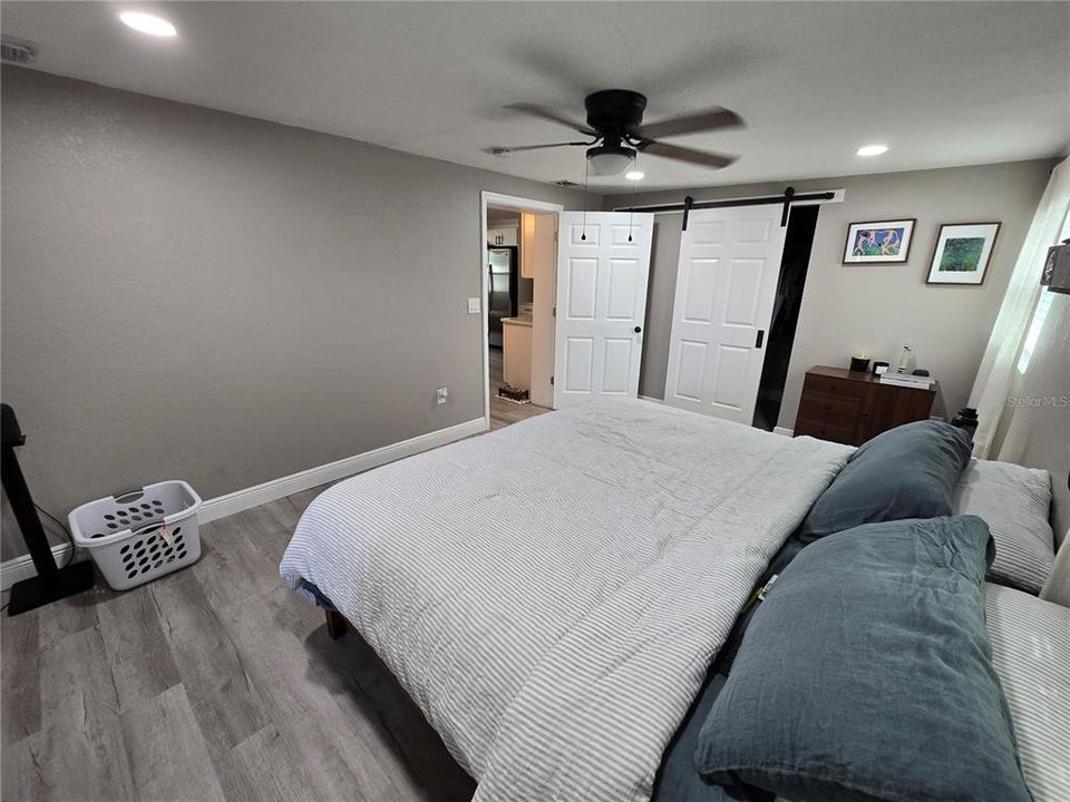 Active With Contract: $1,725 (2 beds, 2 baths, 1117 Square Feet)