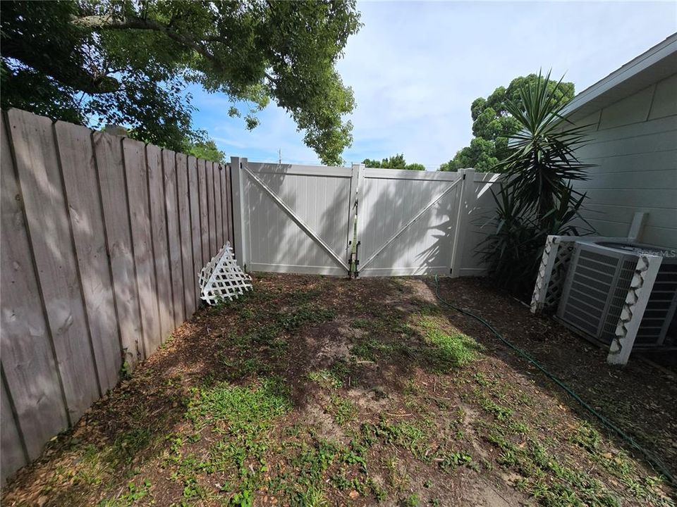 Active With Contract: $1,725 (2 beds, 2 baths, 1117 Square Feet)