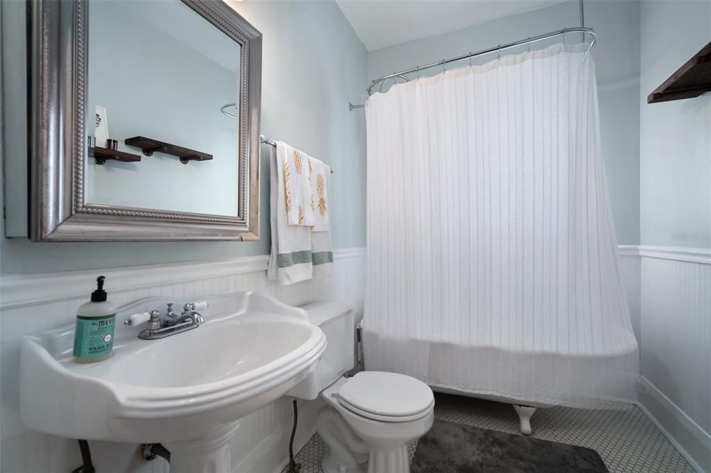 待售: $765,000 (5 贝兹, 0 浴室, 1834 平方英尺)