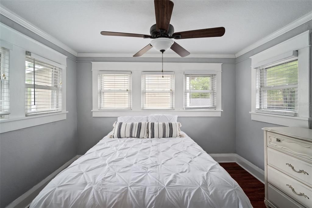 待售: $765,000 (5 贝兹, 0 浴室, 1834 平方英尺)