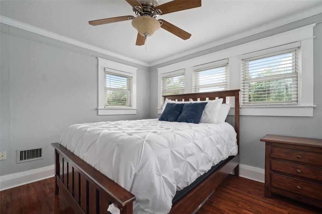 待售: $765,000 (5 贝兹, 0 浴室, 1834 平方英尺)