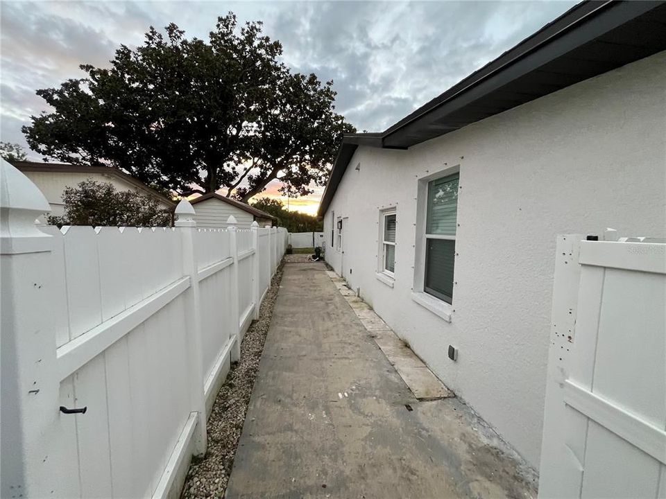 For Sale: $615,000 (5 beds, 4 baths, 2425 Square Feet)