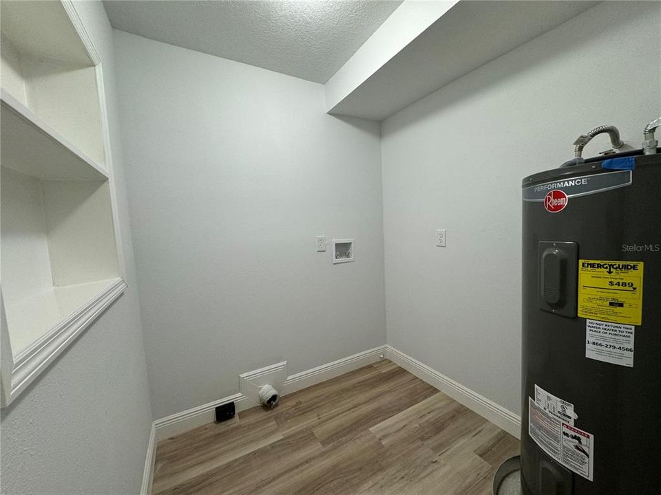 For Sale: $615,000 (5 beds, 4 baths, 2425 Square Feet)