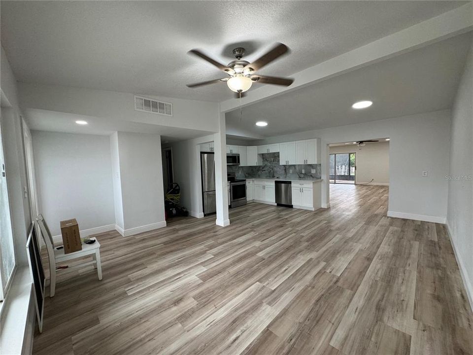 For Sale: $615,000 (5 beds, 4 baths, 2425 Square Feet)