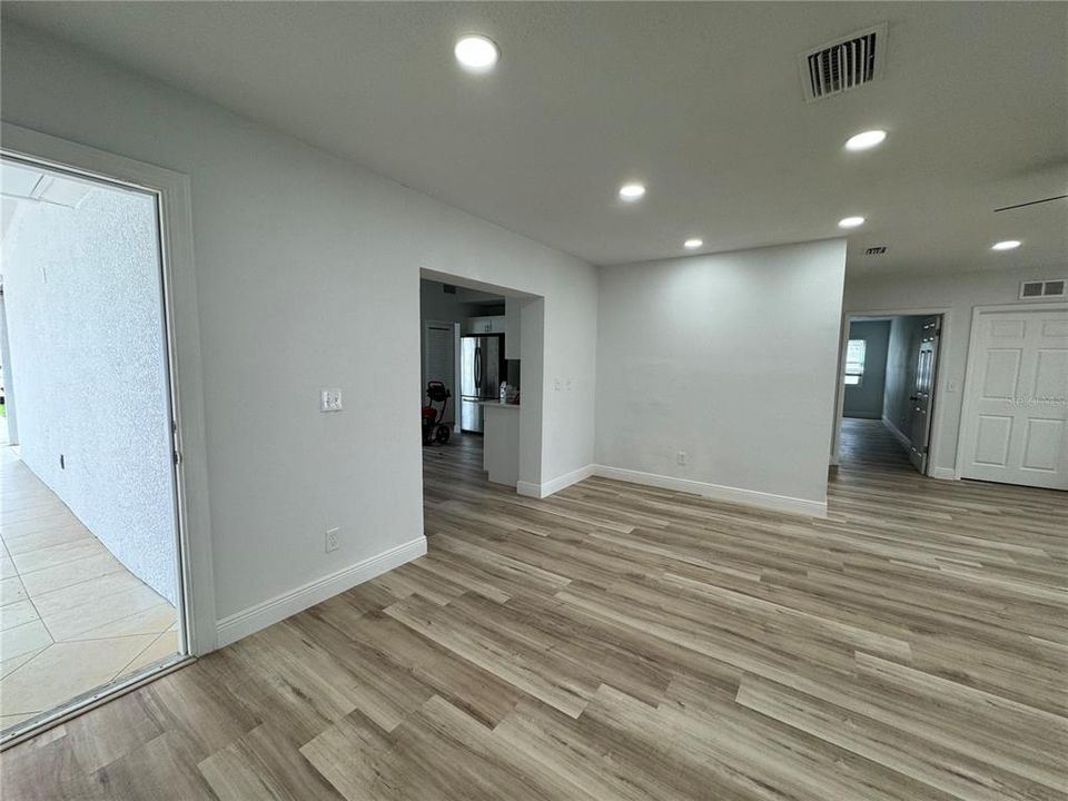 For Sale: $615,000 (5 beds, 4 baths, 2425 Square Feet)