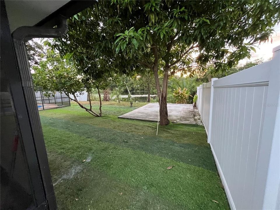 For Sale: $615,000 (5 beds, 4 baths, 2425 Square Feet)