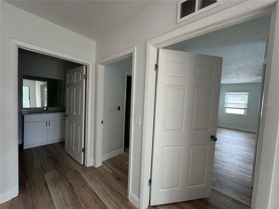 For Sale: $615,000 (5 beds, 4 baths, 2425 Square Feet)