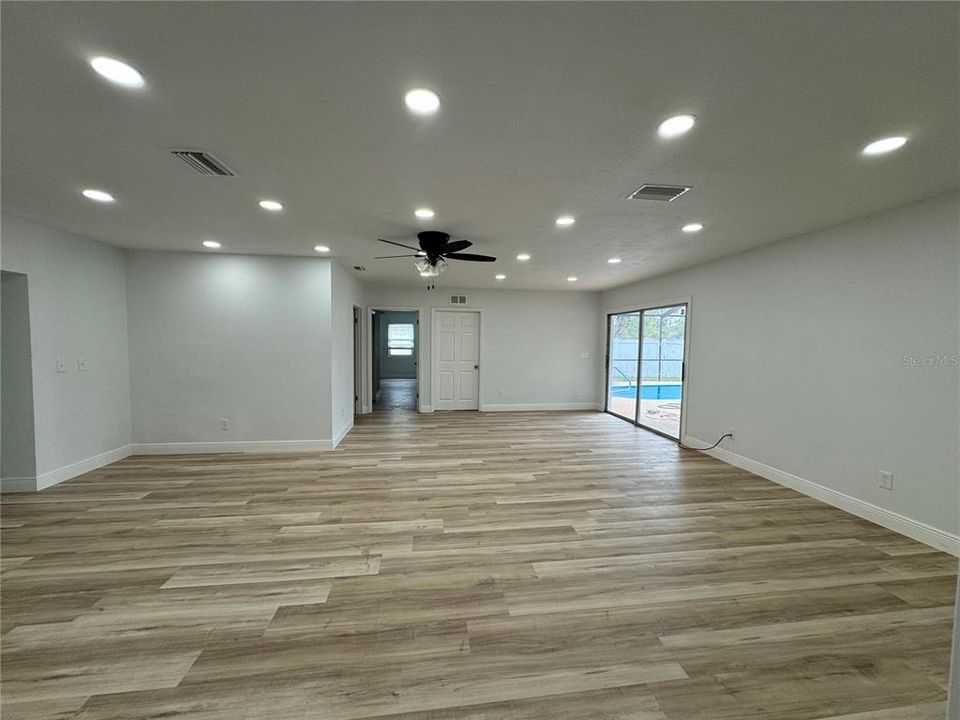 For Sale: $615,000 (5 beds, 4 baths, 2425 Square Feet)