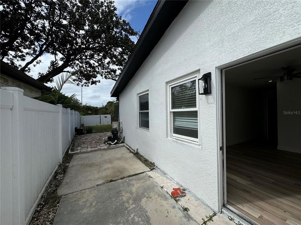 For Sale: $615,000 (5 beds, 4 baths, 2425 Square Feet)