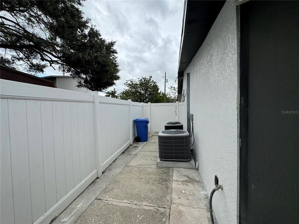 For Sale: $615,000 (5 beds, 4 baths, 2425 Square Feet)