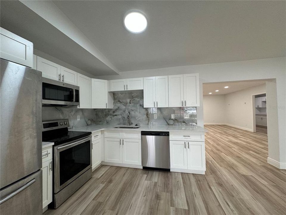 For Sale: $615,000 (5 beds, 4 baths, 2425 Square Feet)