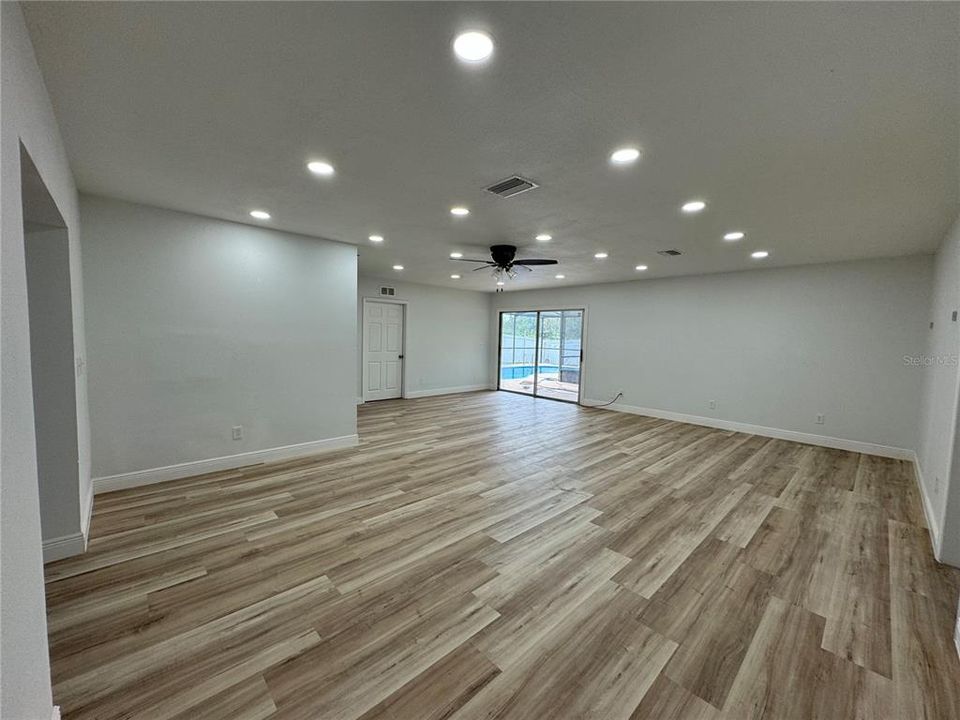 For Sale: $615,000 (5 beds, 4 baths, 2425 Square Feet)