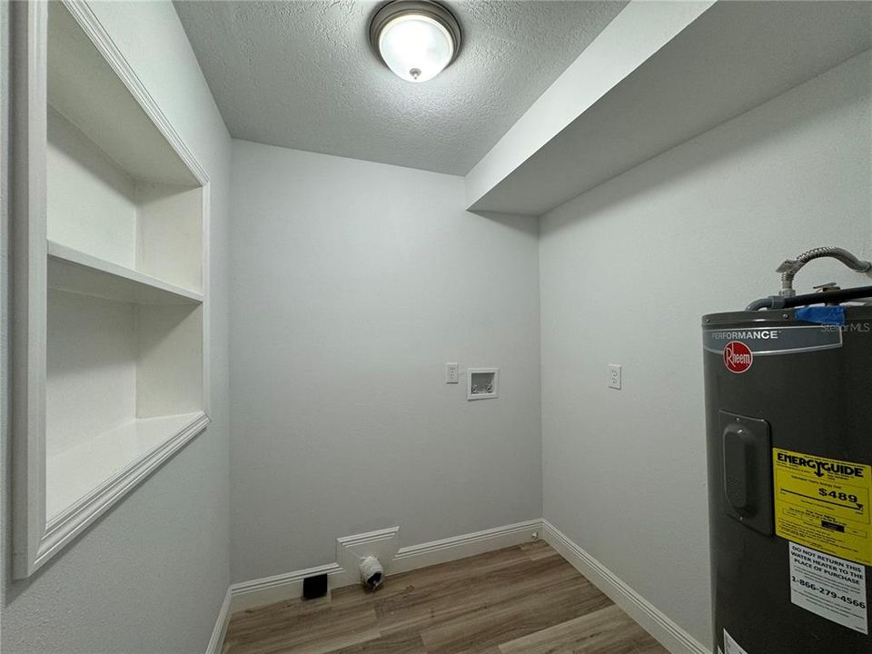 For Sale: $615,000 (5 beds, 4 baths, 2425 Square Feet)