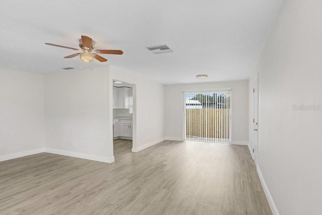 En Venta: $575,000 (4 camas, 0 baños, 1996 Pies cuadrados)