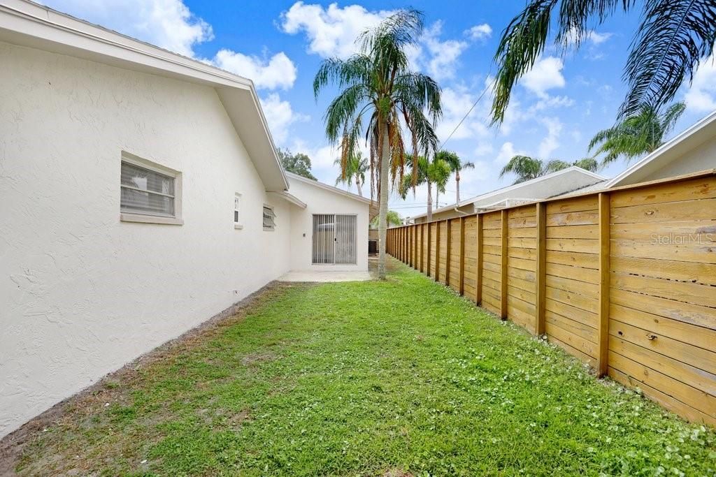 En Venta: $575,000 (4 camas, 0 baños, 1996 Pies cuadrados)