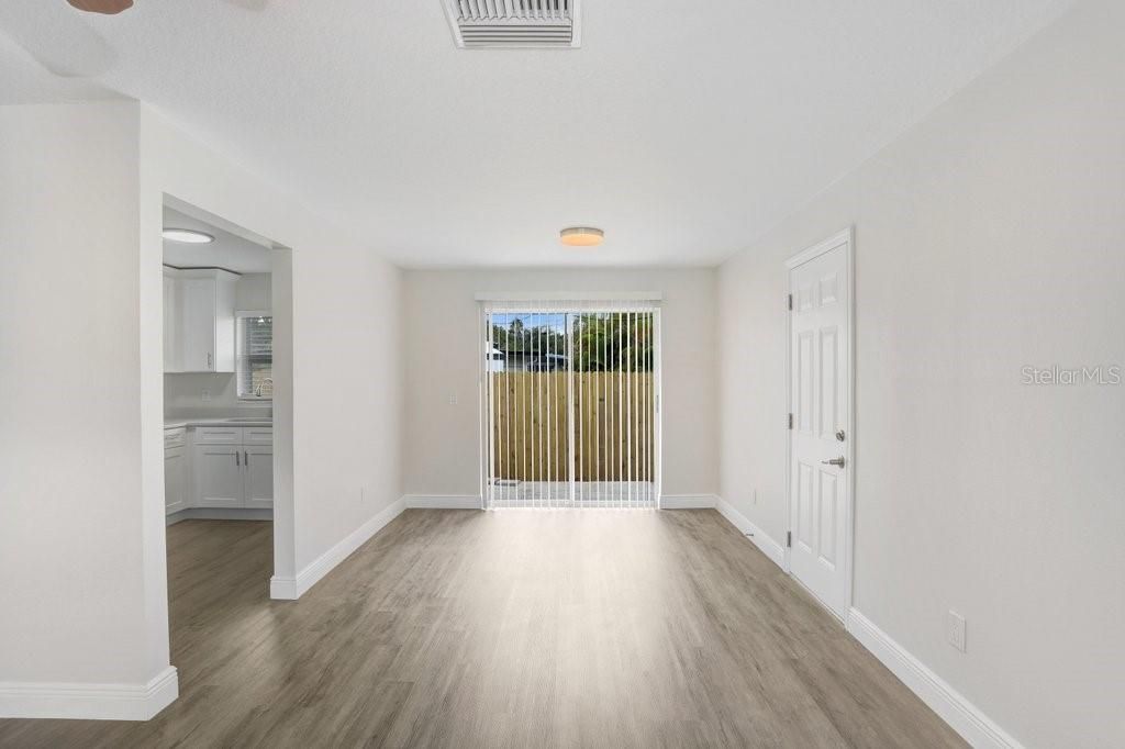 En Venta: $575,000 (4 camas, 0 baños, 1996 Pies cuadrados)