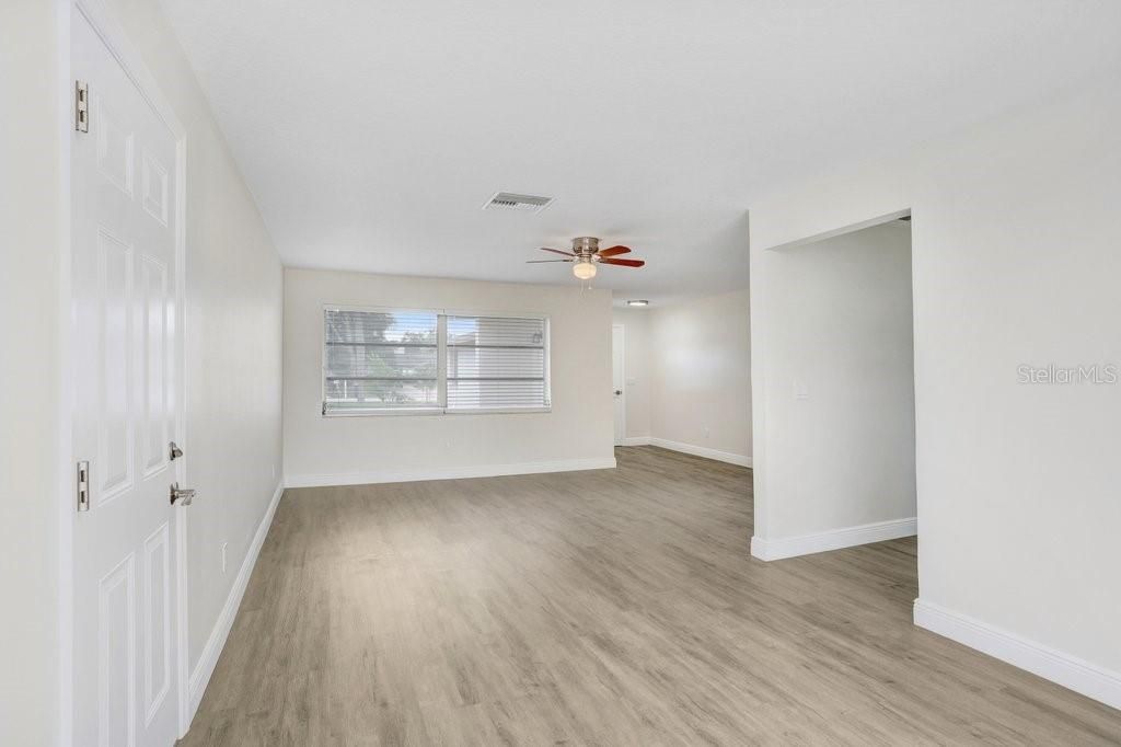 En Venta: $575,000 (4 camas, 0 baños, 1996 Pies cuadrados)