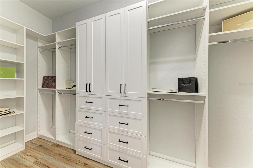 En Venta: $1,195,000 (4 camas, 3 baños, 2543 Pies cuadrados)