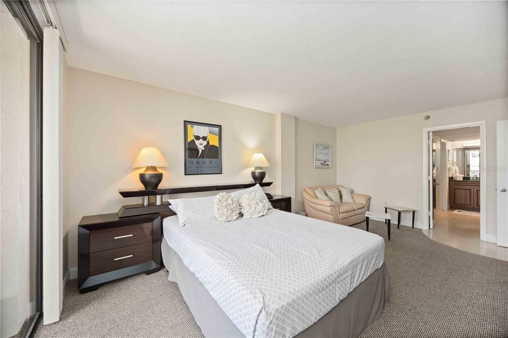 For Rent: $4,900 (2 beds, 2 baths, 1380 Square Feet)